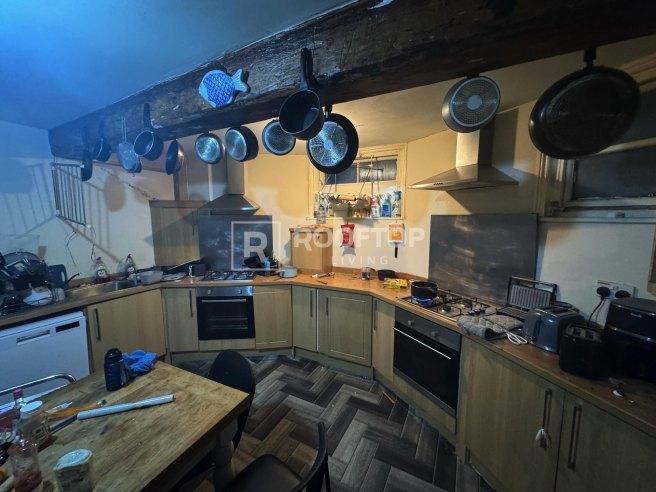 Regent-park-avenue-ls6-2au-1060472