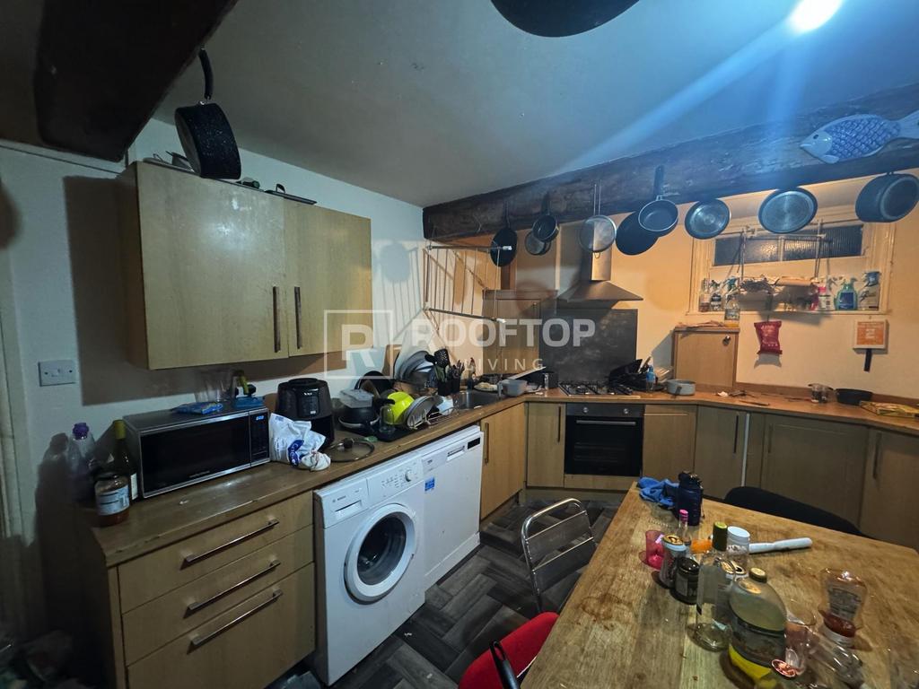 Regent-park-avenue-ls6-2au-1060473