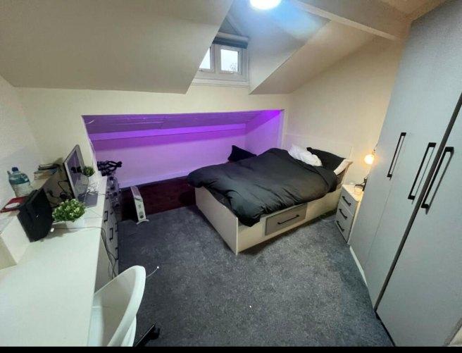 Ash-grove-ls6-1ay-1060489