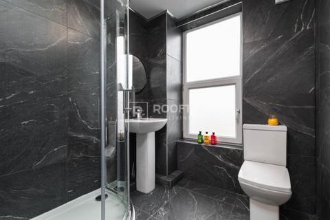 2 bedroom house share to rent, Brudenell Road