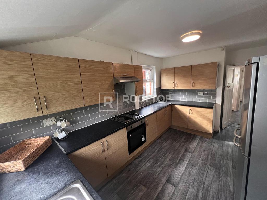 Dennistead-crescent-ls6-3pu-1060860