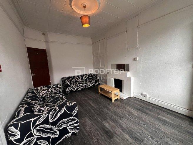 Walmsley-road-ls6-1ng-1060875