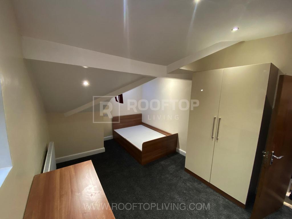 Cardigan-road-ls6-3bj-1060911