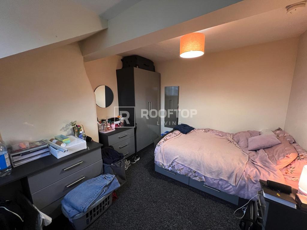Brudenell-road-ls6-1ha-1061015