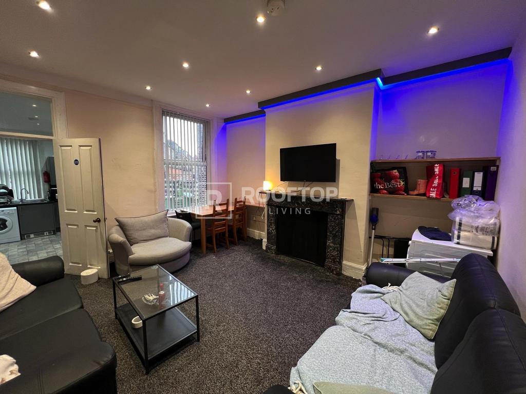 Brudenell-road-ls6-1ha-1061016