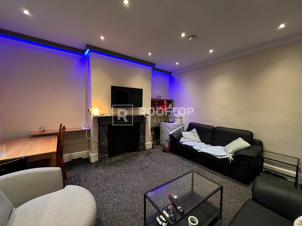 Brudenell-road-ls6-1ha-1061017
