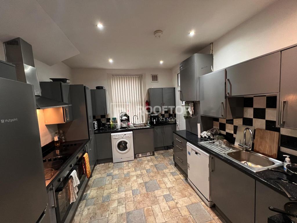 Brudenell-road-ls6-1ha-1061018