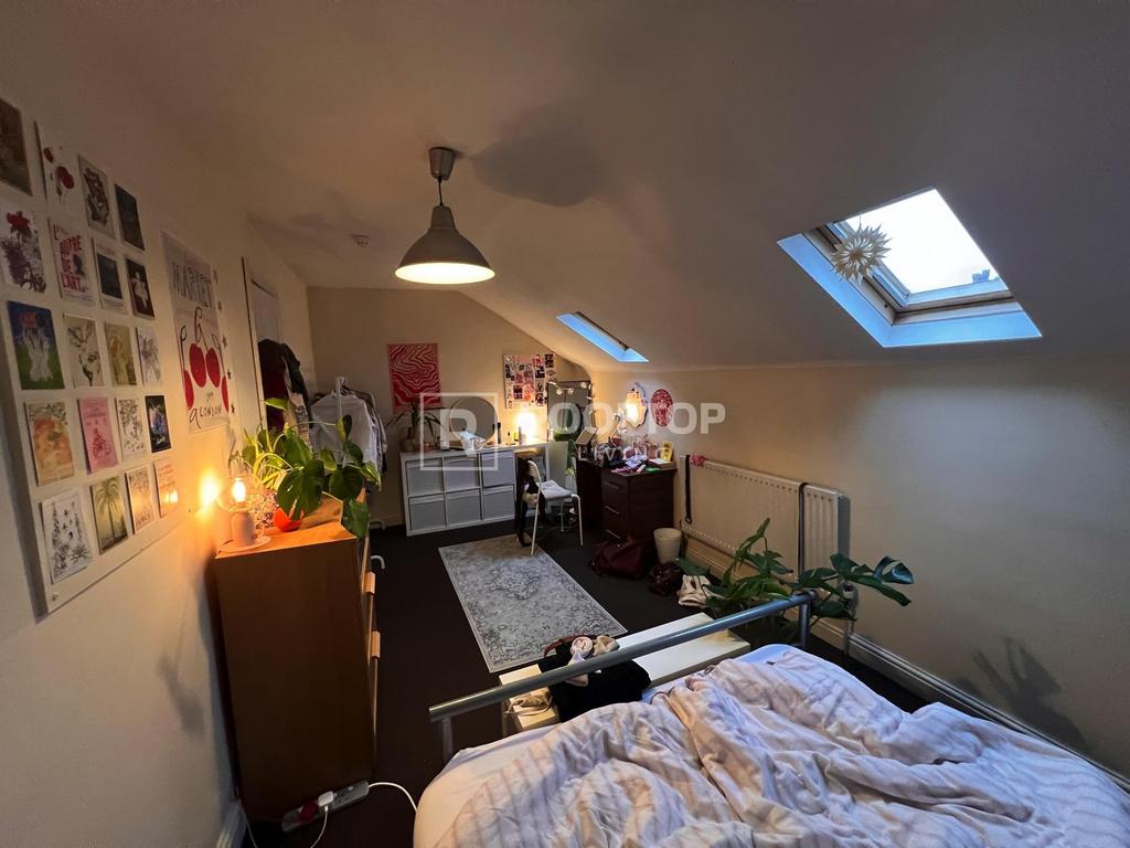 Brudenell-avenue-ls6-1hd-1061054