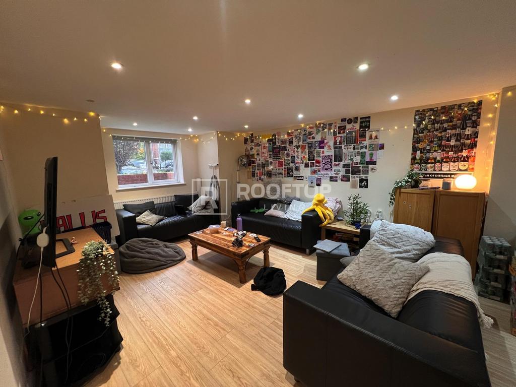 Brudenell-avenue-ls6-1hd-1061043