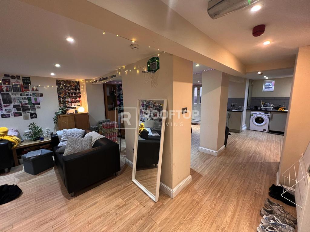 Brudenell-avenue-ls6-1hd-1061045