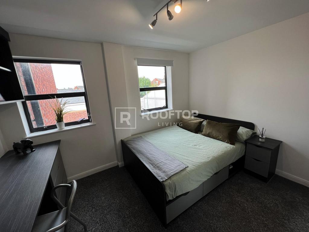 Queens-road-ls6-1hy-1061235