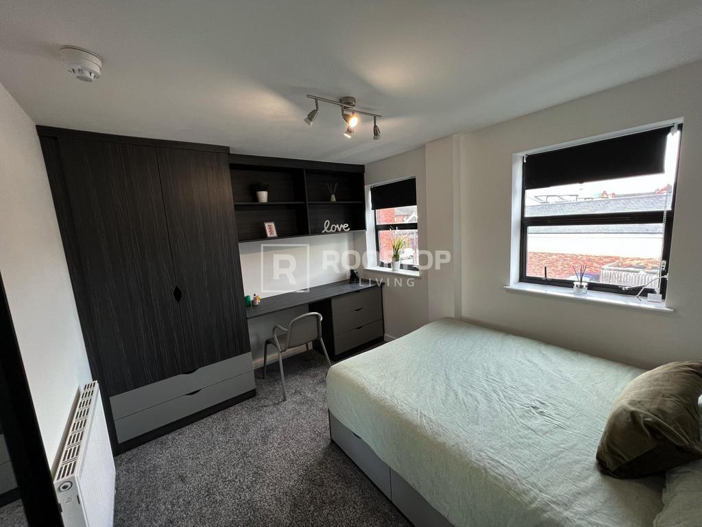 Queens-road-ls6-1hy-1061231