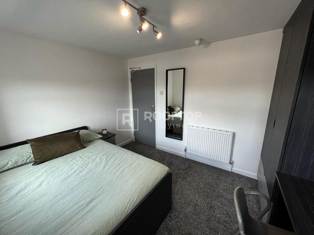Queens-road-ls6-1hy-1061232