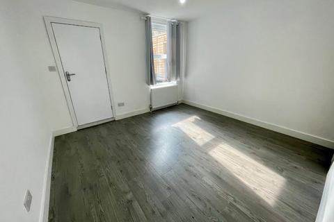 undefined, Tavistock Crescent, Luton, Bedfordshire, LU1 3UP