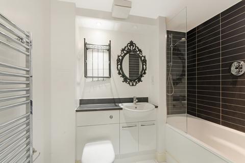 2 bedroom flat to rent, Blackwall Way, Canary Wharf, London, E14