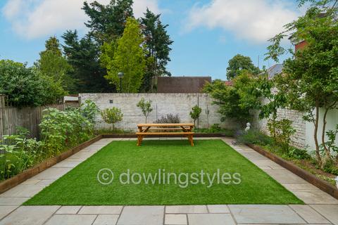 4 bedroom detached house to rent, Arnison Road, East Molesey KT8