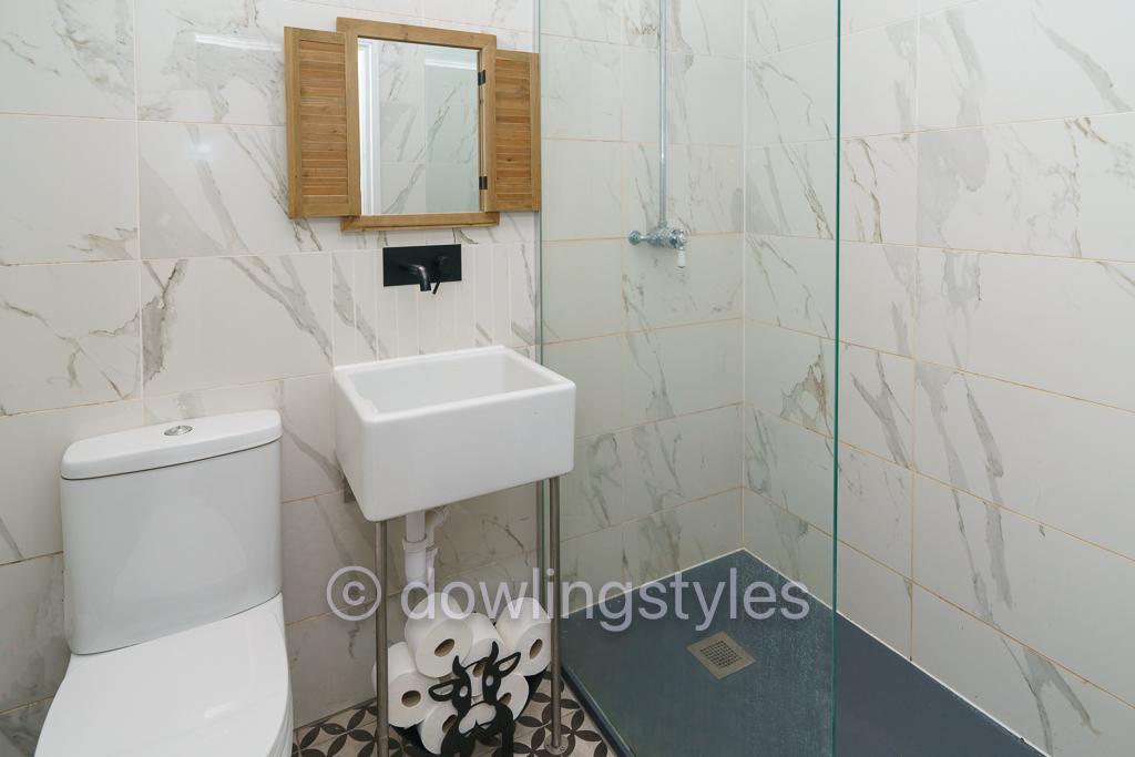 Cloakroom &amp; shower.