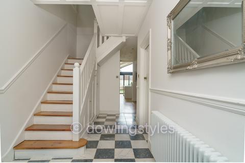 4 bedroom detached house to rent, Arnison Road, East Molesey KT8