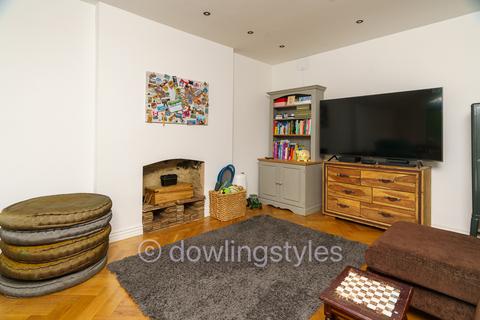 4 bedroom detached house to rent, Arnison Road, East Molesey KT8