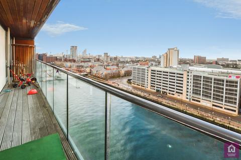 2 bedroom flat for sale, City Loft, 94 The Quays, Salford, Manchester, M50