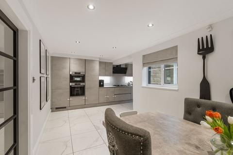 4 bedroom detached house for sale, Wyvern Avenue, Huddersfield HD3