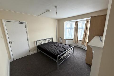 undefined, Berkeley Avenue, Hounslow