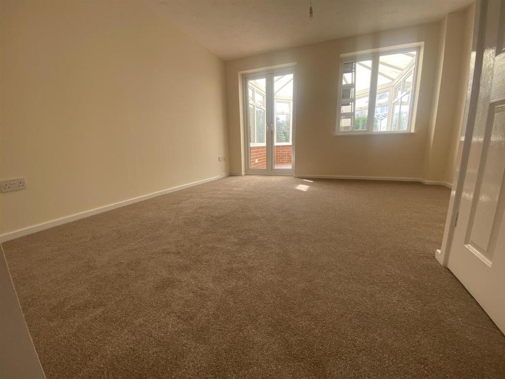 Lounge 5.jpg