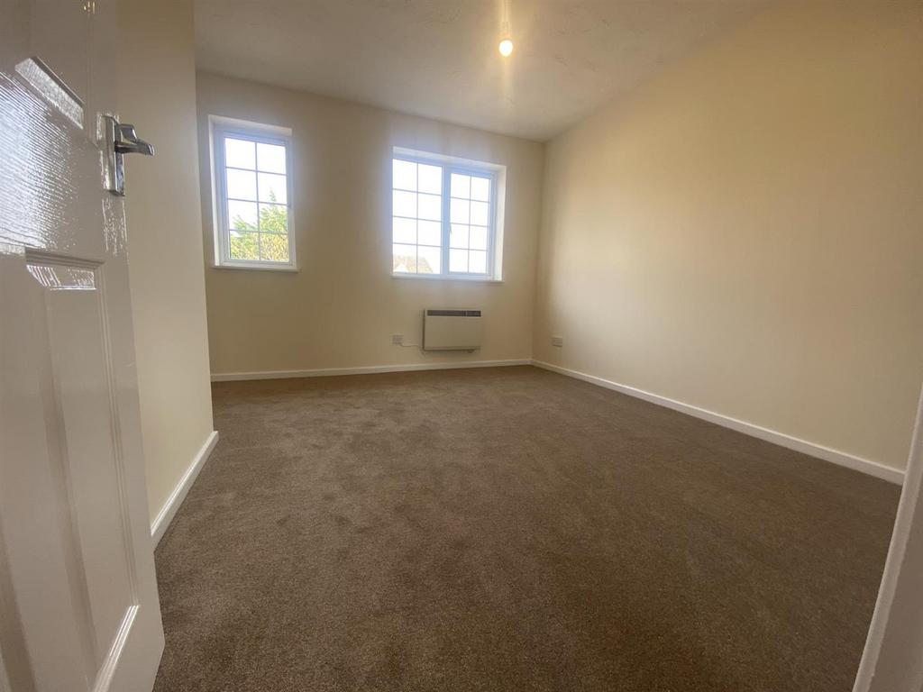 Bedroom 1.jpg