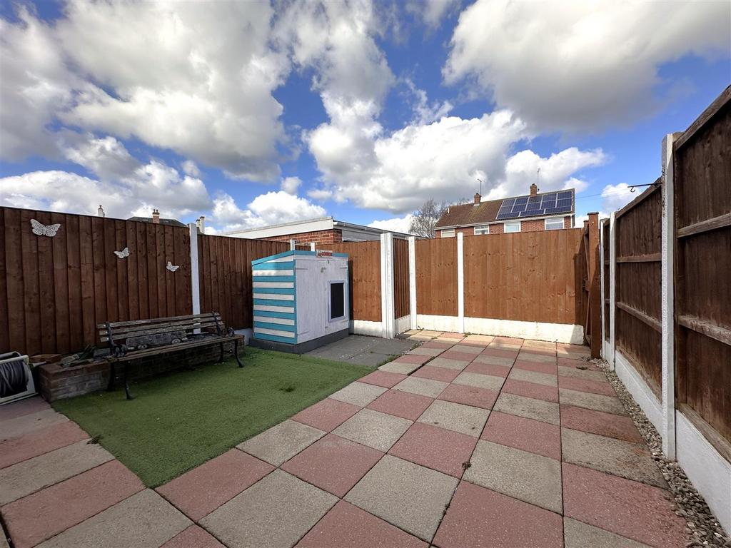 Low-Maintenance Garden 803