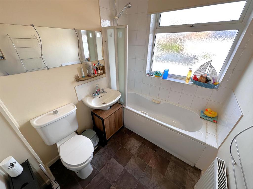 First Floor Bathroom 792
