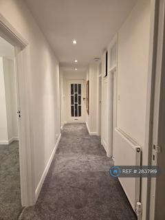 3 bedroom flat to rent, Queensborough Court, London, N3