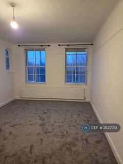 3 bedroom flat to rent, Queensborough Court, London, N3