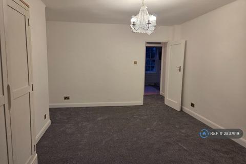 3 bedroom flat to rent, Queensborough Court, London, N3