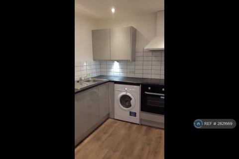 2 bedroom flat to rent, Brownlow Close, Barnet, EN4