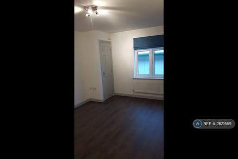 2 bedroom flat to rent, Brownlow Close, Barnet, EN4