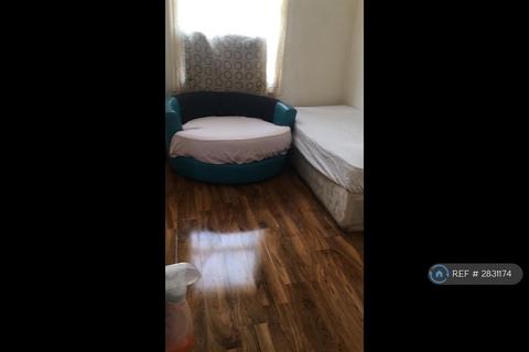 1 bedroom in a flat share to rent, Wolverton, Wolverton, MK12
