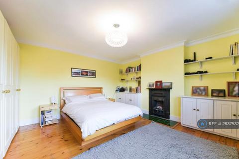 2 bedroom flat to rent, Bedford Hill, London, SW12