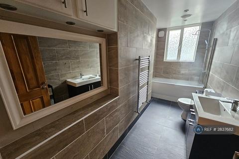 1 bedroom in a flat share to rent, Upper Richmond Road, London, SW15