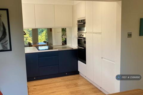 2 bedroom flat to rent, Hughenden Road, Glasgow, G12
