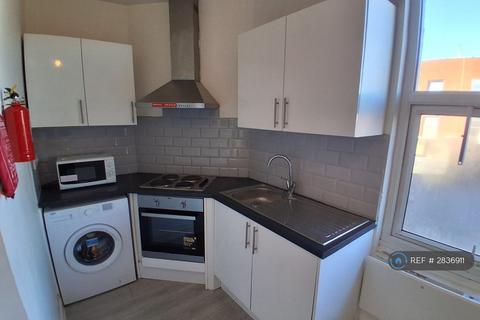 Studio to rent, Wavertree Road, London, SW2