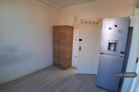 Studio to rent, Wavertree Road, London, SW2