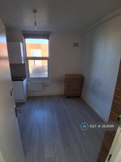Studio to rent, Wavertree Road, London, SW2