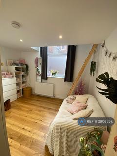 3 bedroom flat to rent, The Kelly Arms, Kingston Upon Thames, KT1
