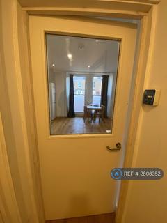 3 bedroom flat to rent, The Kelly Arms, Kingston Upon Thames, KT1