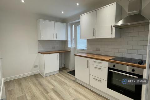 3 bedroom semi-detached house to rent, Leysholme View, Leeds, LS12