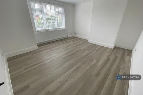 3 bedroom semi-detached house to rent, Leysholme View, Leeds, LS12