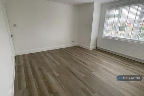 3 bedroom semi-detached house to rent, Leysholme View, Leeds, LS12