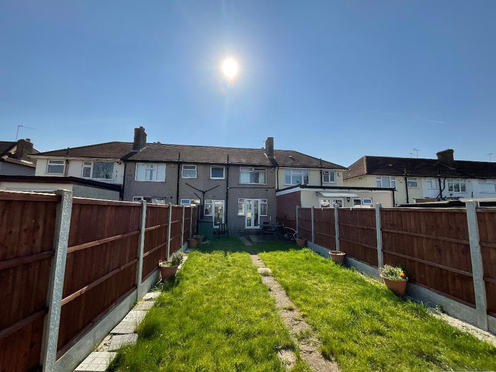 REAR GARDEN approx 90ft