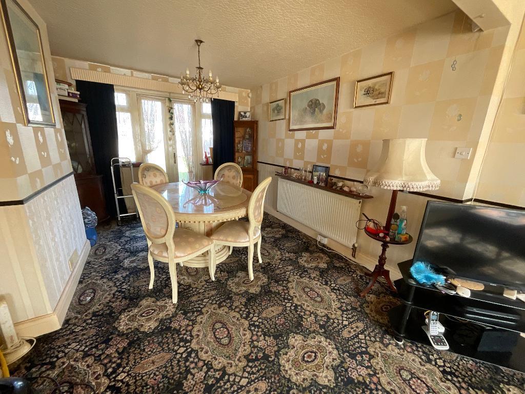 LIVING ROOM/DINER 25'5 x 10'8