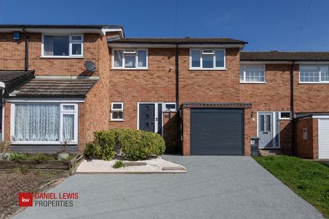 3 bedroom terraced house for sale, Hillcroft, Loughton, IG10